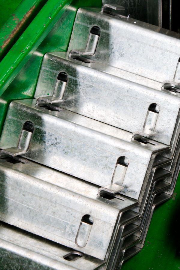 Blechbiegeteile aus DX51D+Z275, gelasert und gekantet